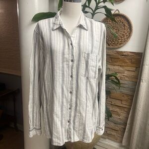 Universal Thread women’s Casual Striped Button Down Shirt - Gray and White